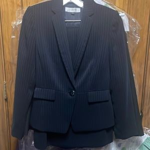 Tahari Arthur S Levine Business Skirt Suit Navy Pinstripe Size 4